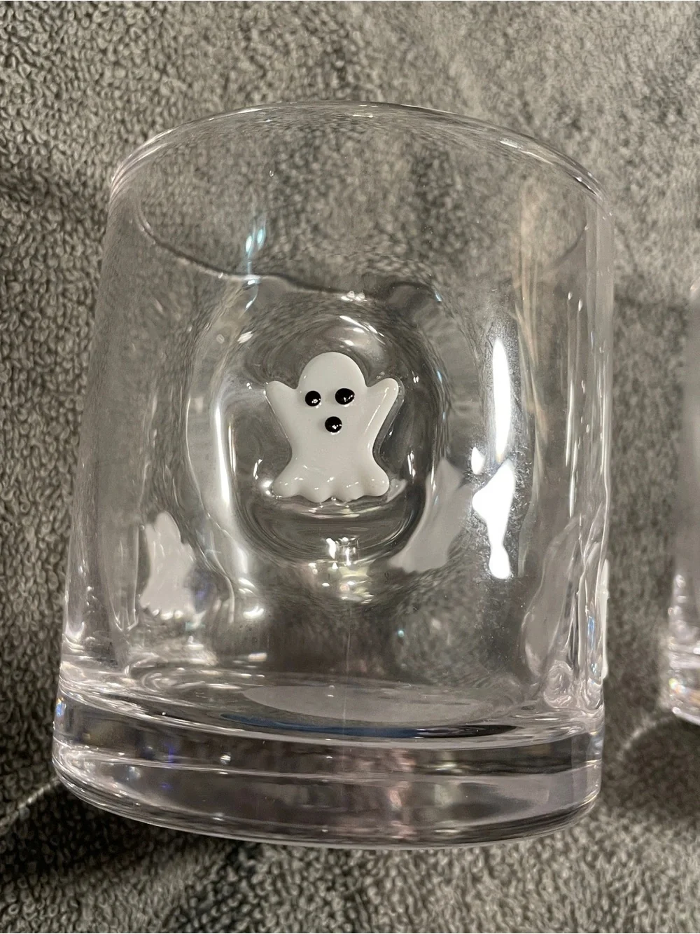 Lot of 2 Halloween ghost glasses